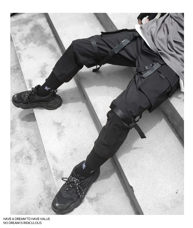Men Black Three-Dimensional Pocket Pants — feature 5