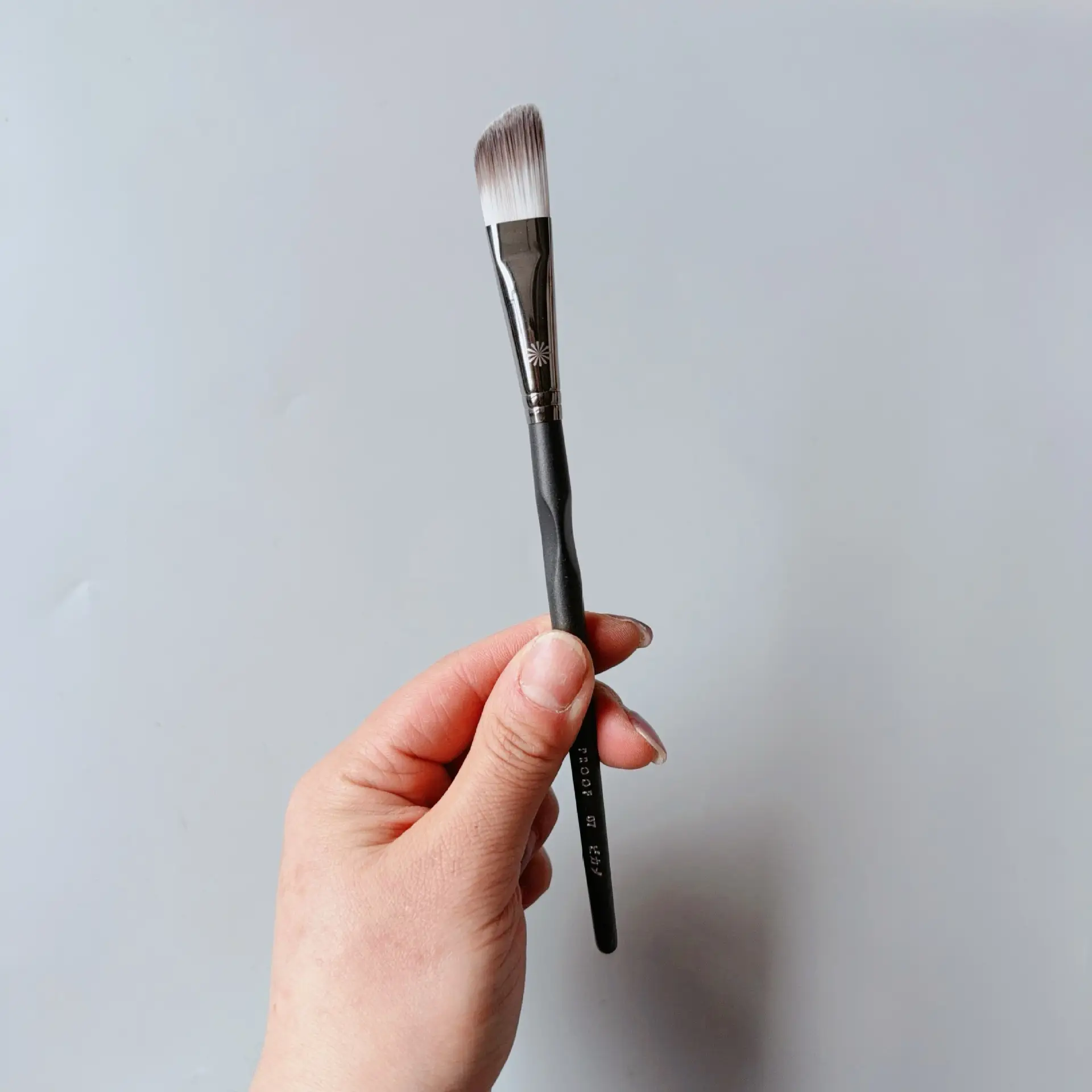 08 Bevel foundation brush