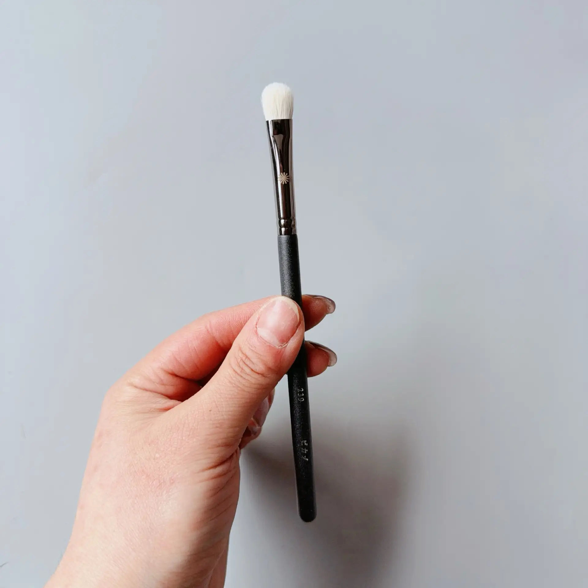 239 Laying Color Eye Shadow Brush