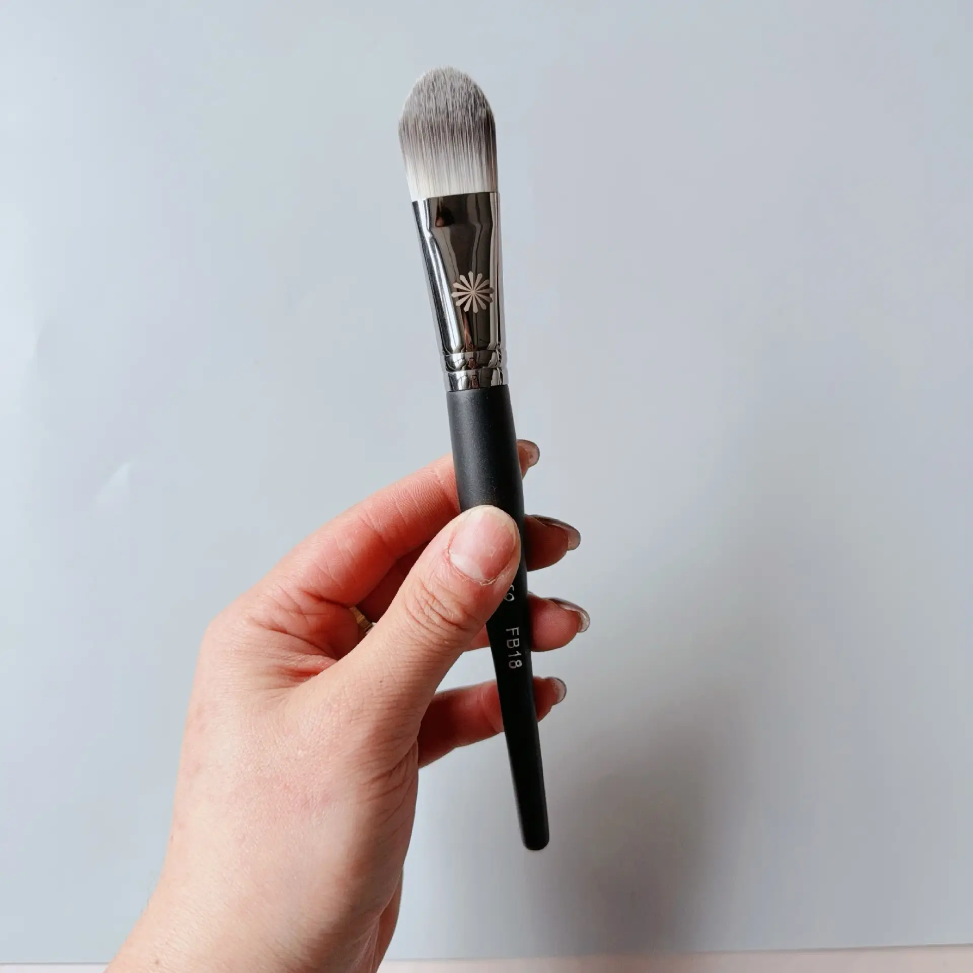 FB18 Tongue Foundation Brush