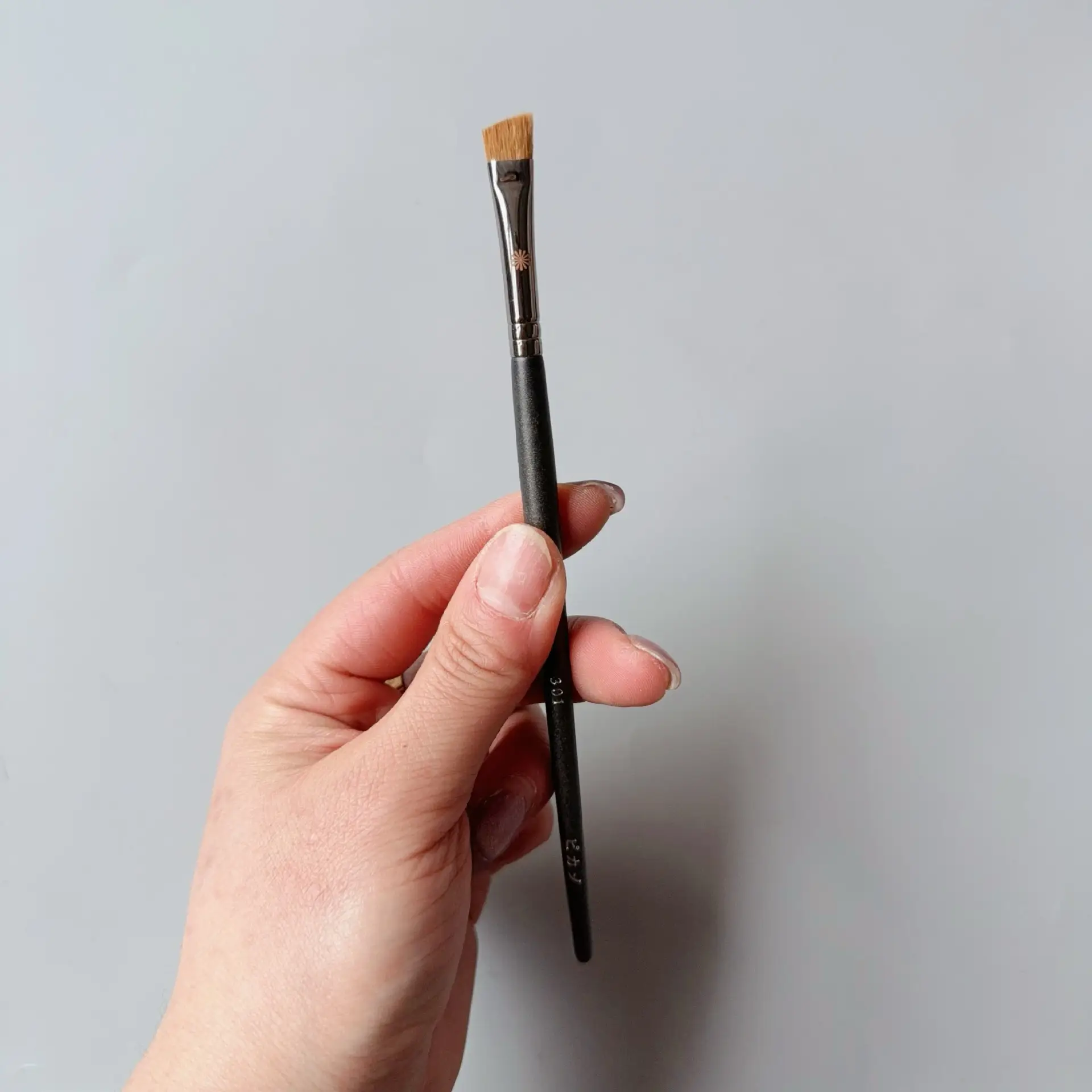 301 beveled eyebrow brush