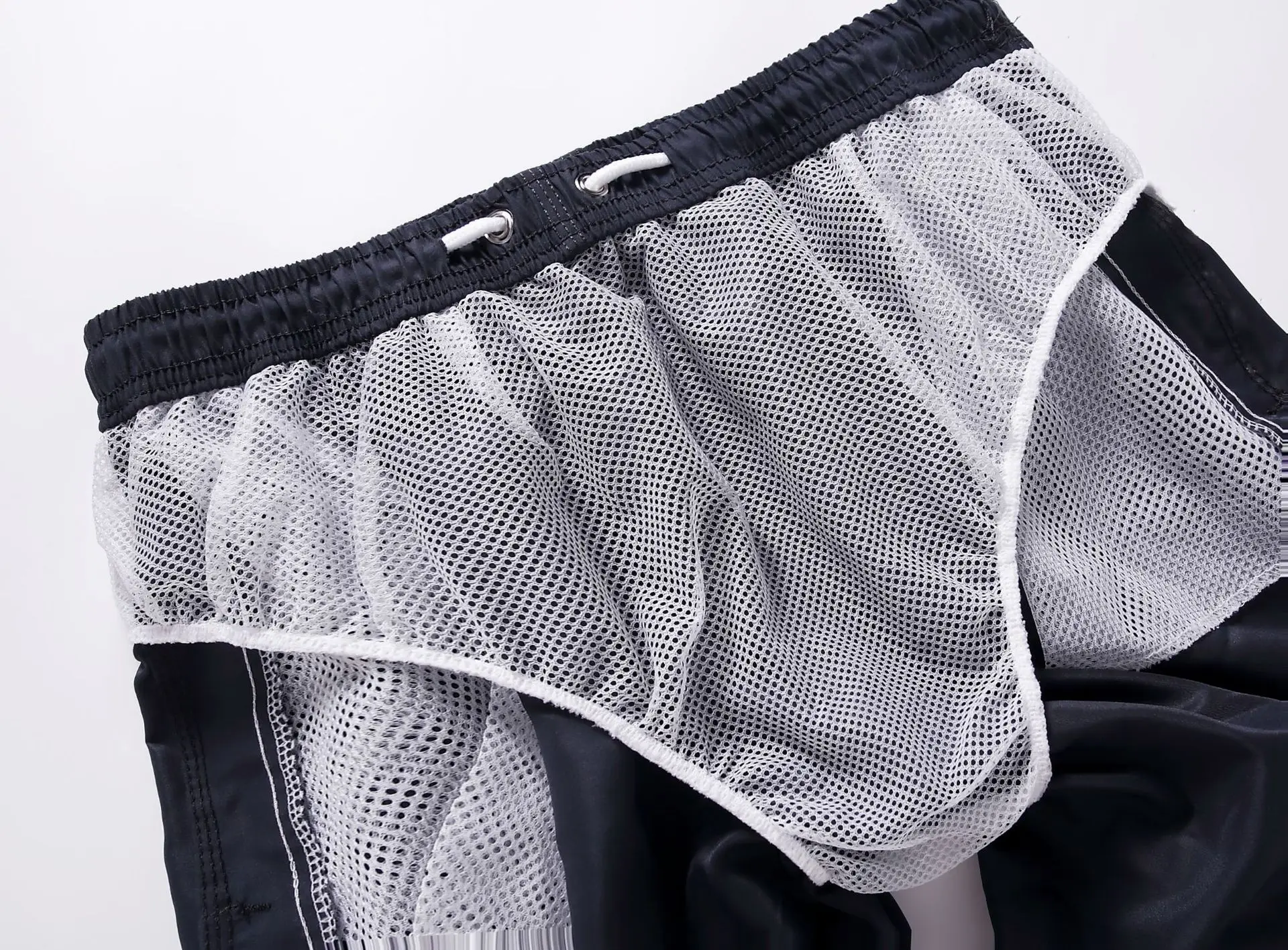 Black Polyester Beach Shorts for Men Quick-Dry Swimming — feature 7