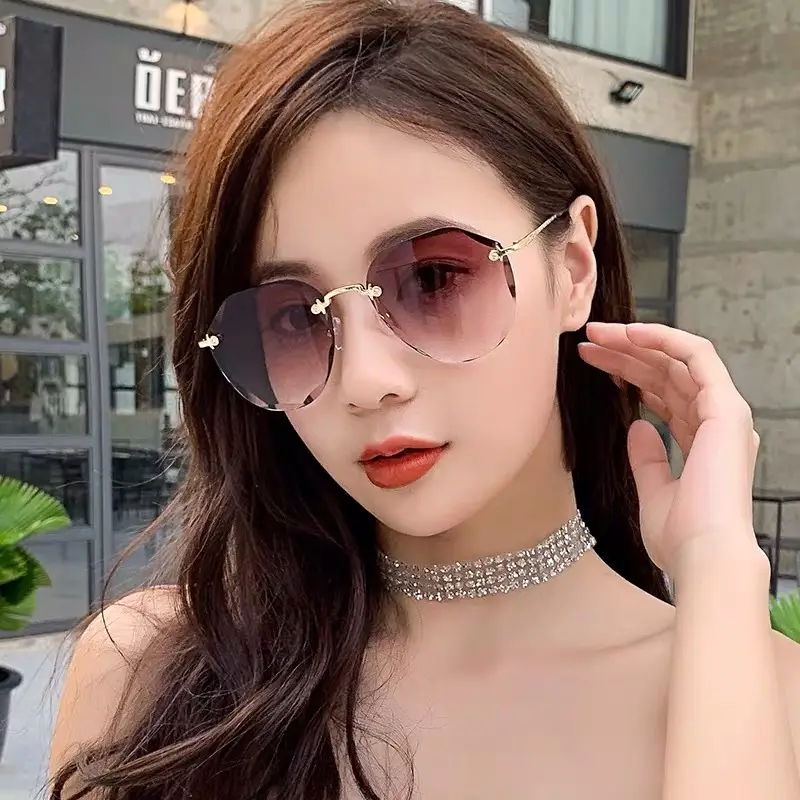 2024 Women's Cut Edge Sunglasses with Mirror Finish - Image 3