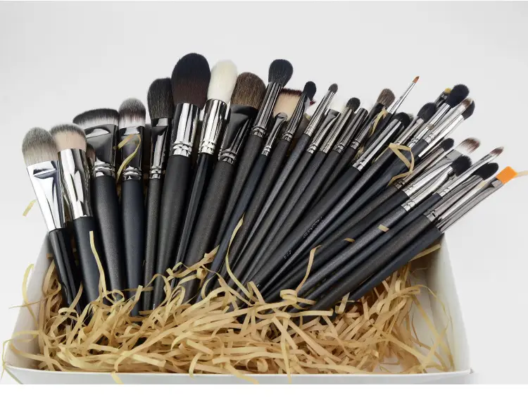 Cangzhou Pure White Makeup Brush Set — feature 16