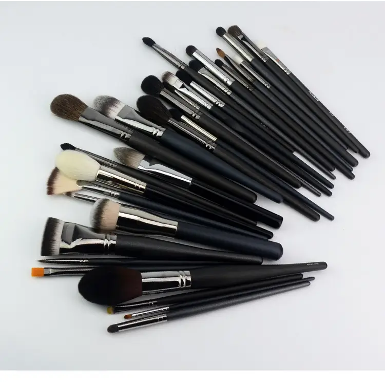 Cangzhou Pure White Makeup Brush Set — feature 19