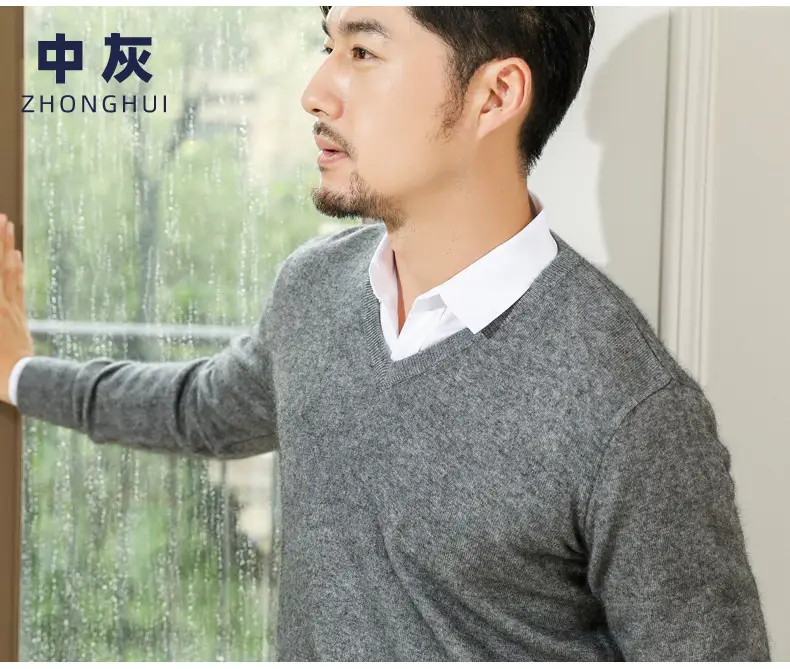 Wholesale V-neck men's sweater black solid color — feature 46