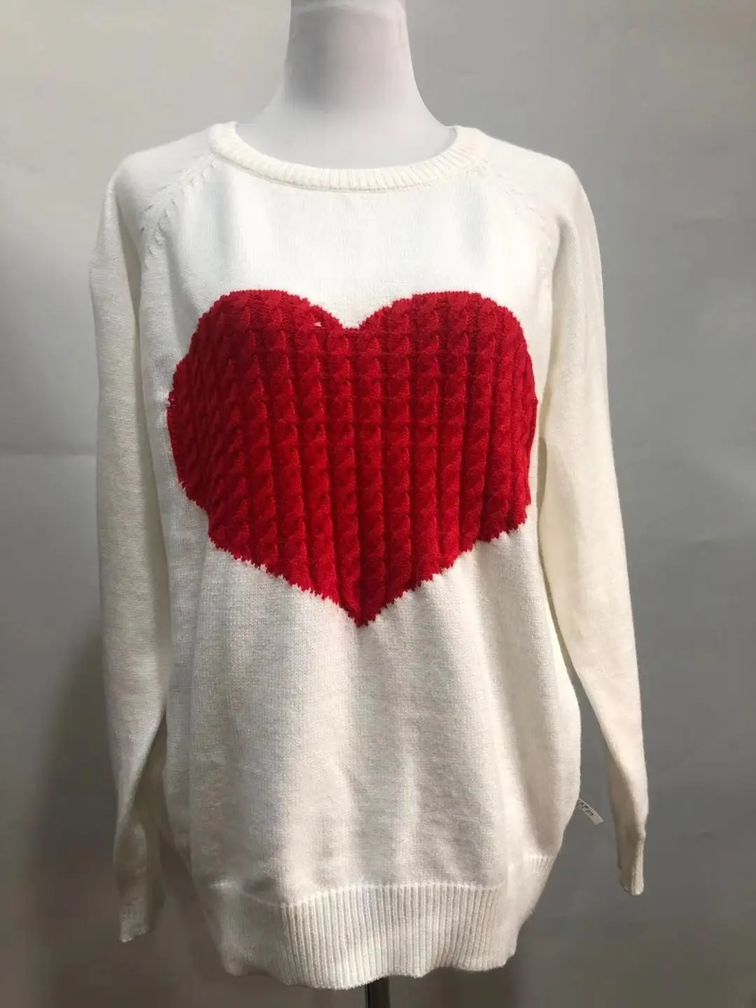 Women Heart Knitted Pullover Sweater Black Long Sleeve — feature 3