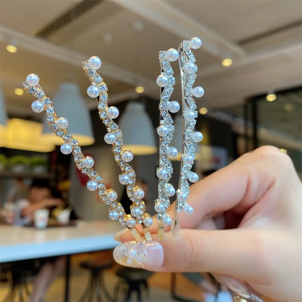 Pearl Hairpin with Rhinestones for Women - Image 4