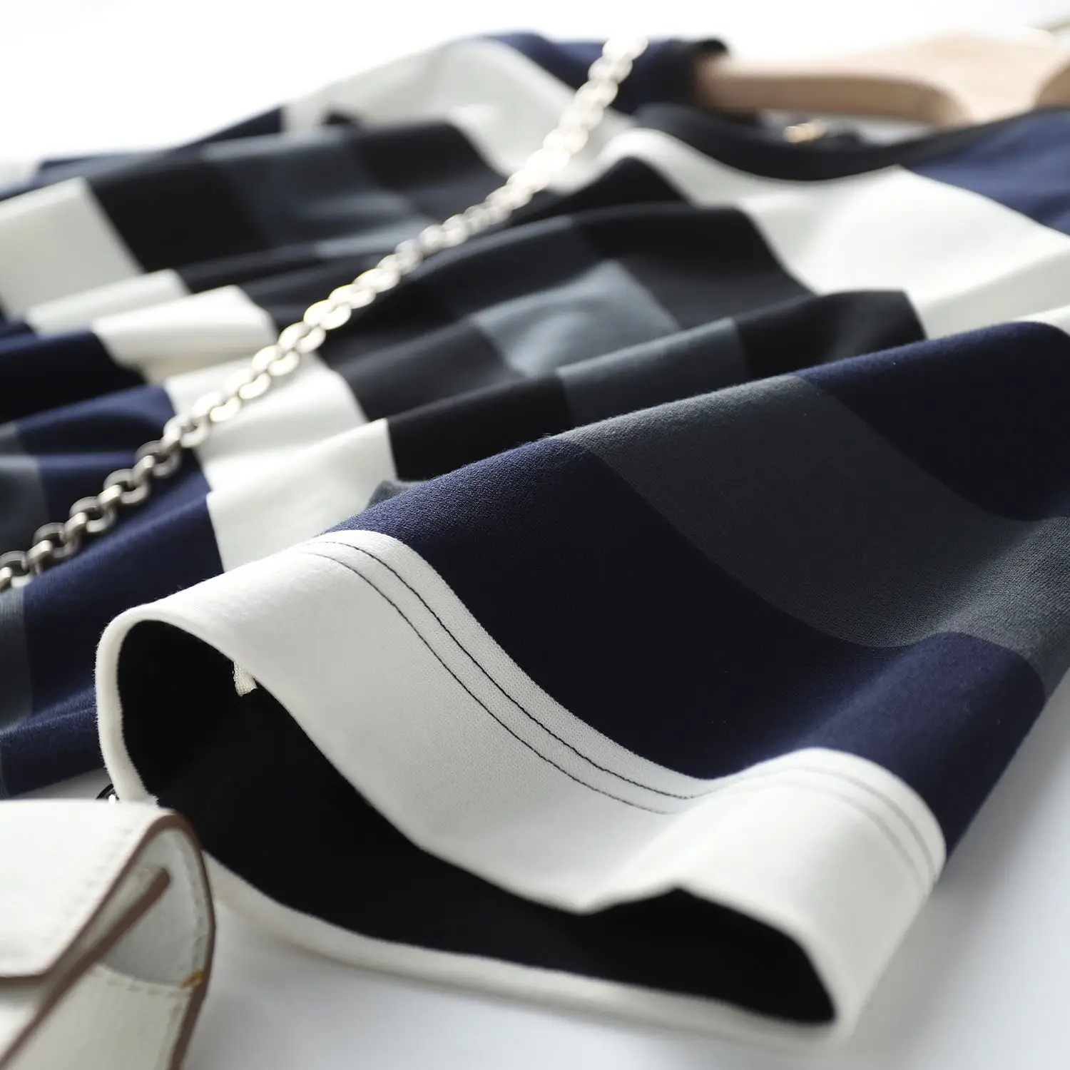 Women Striped T-Shirt Dress Navy White Mid-Length Loose Fit - Image 3