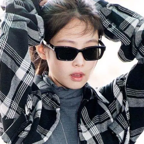 Retro Square Polarized Sunglasses Black 1996 — feature 11