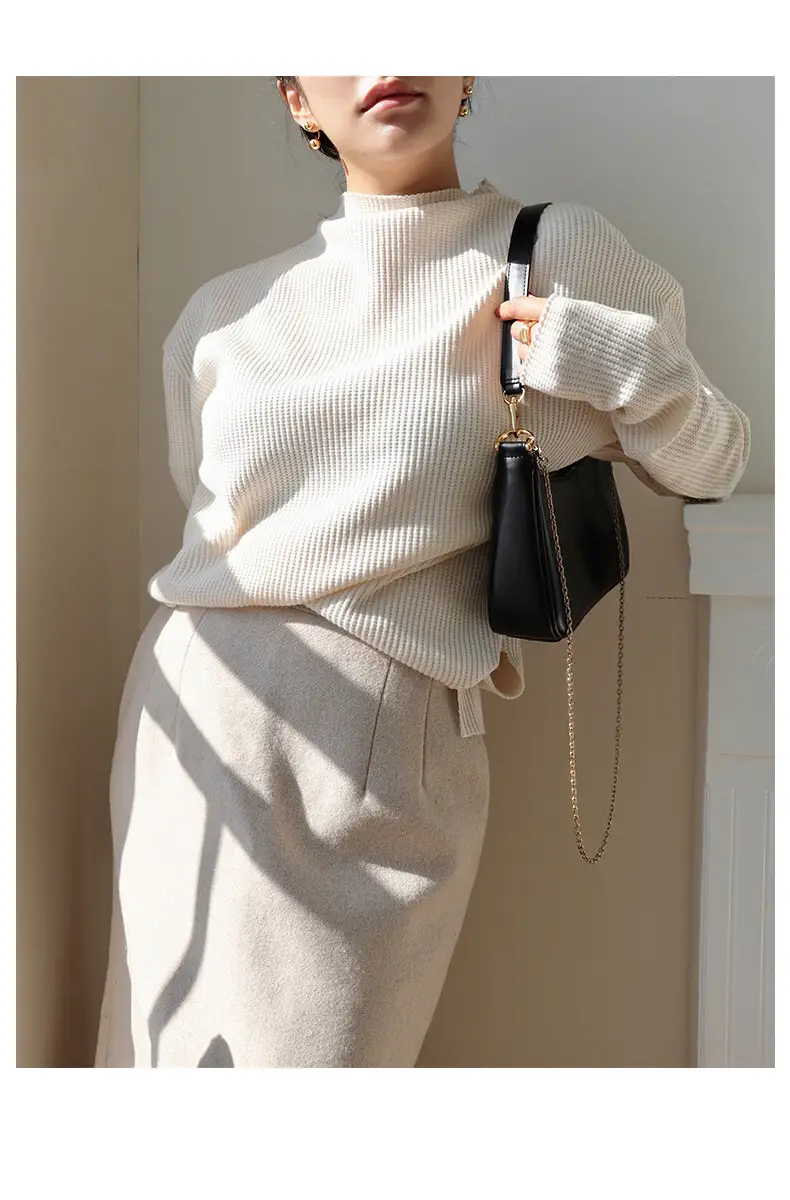 Women's Beige Chain Crossbody Bag Summer 2026 — feature 3