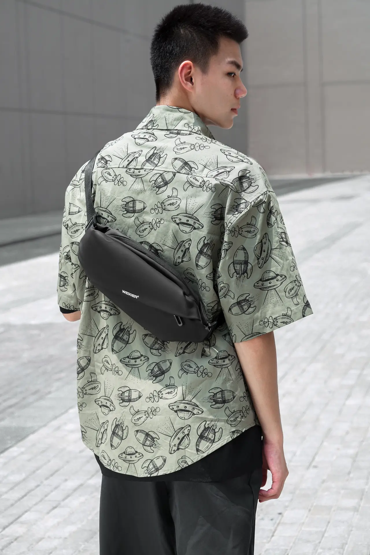 Men's Waterproof Crossbody Waist Bag Black Sports Casual — feature 5