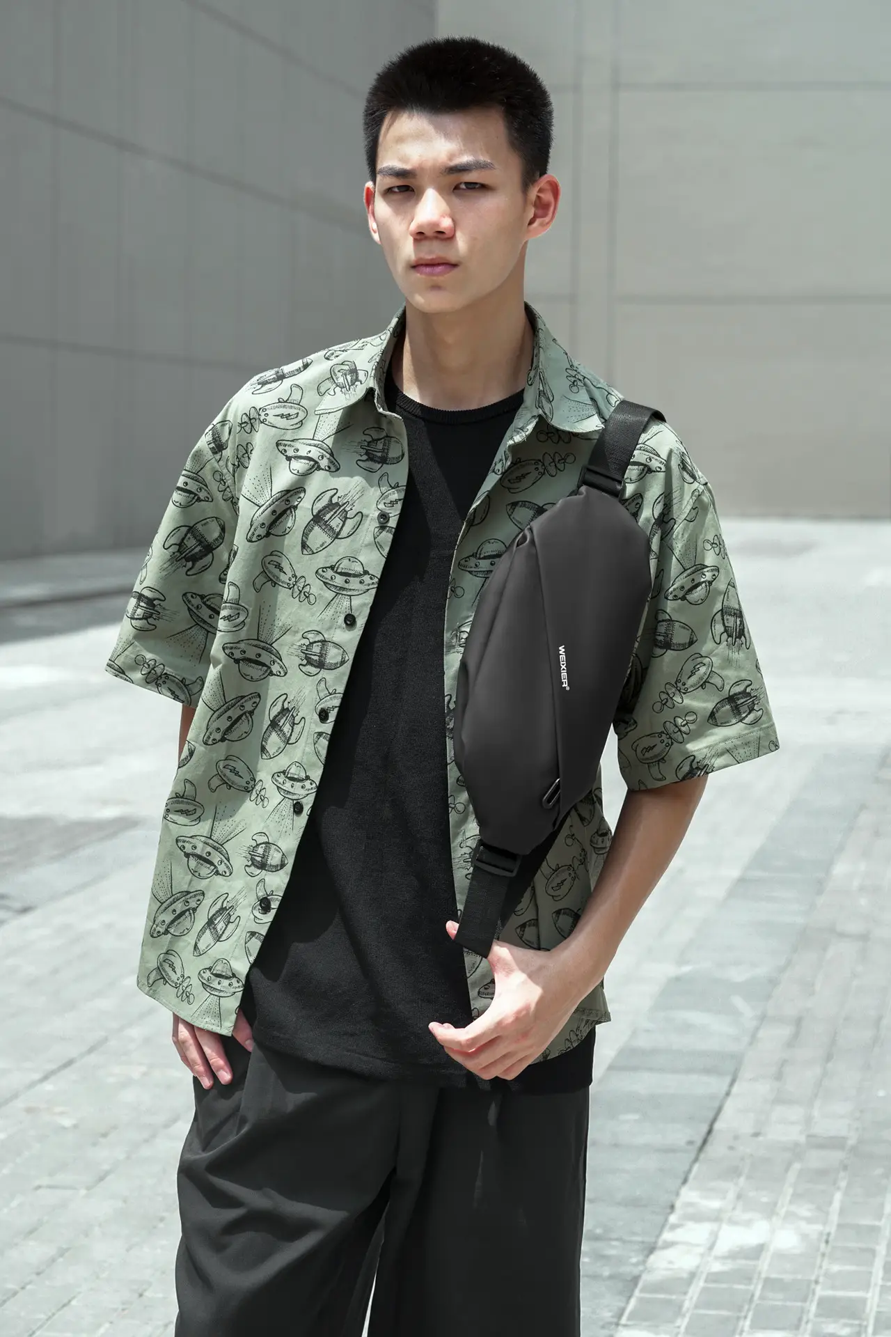 Men's Waterproof Crossbody Waist Bag Black Sports Casual — feature 6