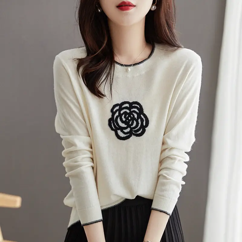 Women's Red V-Neck Knitted Pullover Sweater — feature 3