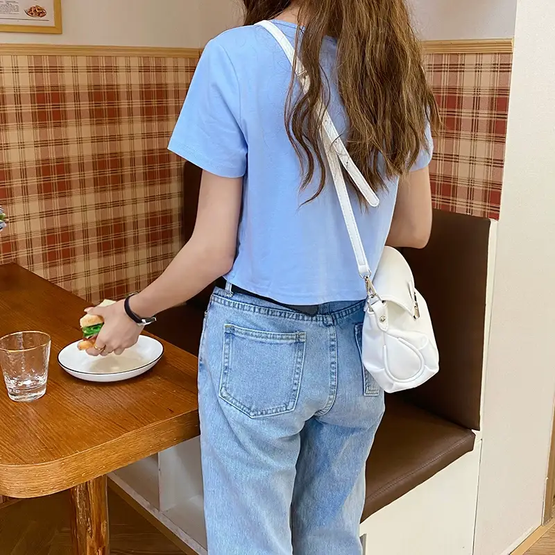 White Vintage Crossbody Bag for Women 2026 — feature 17