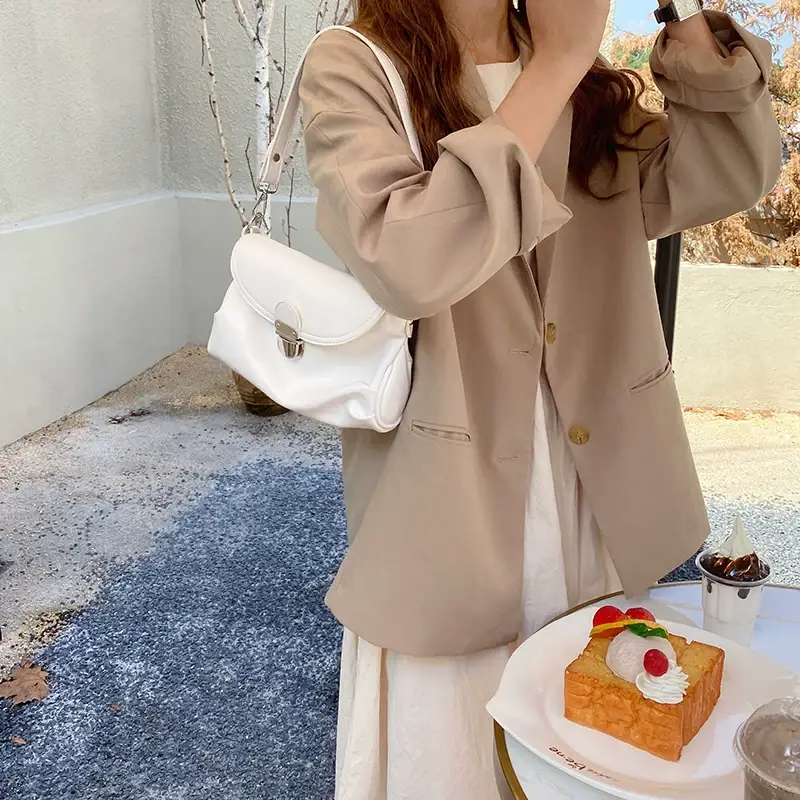 White Vintage Crossbody Bag for Women 2026 — feature 9