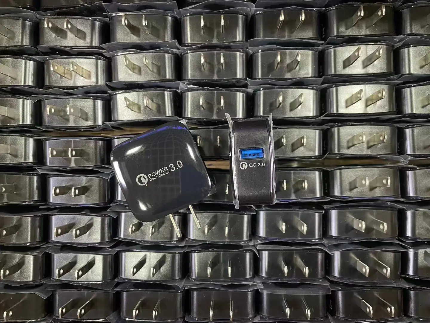 QC3.0 18W Fast Charge USB Charger for Mobile Phones — feature 12