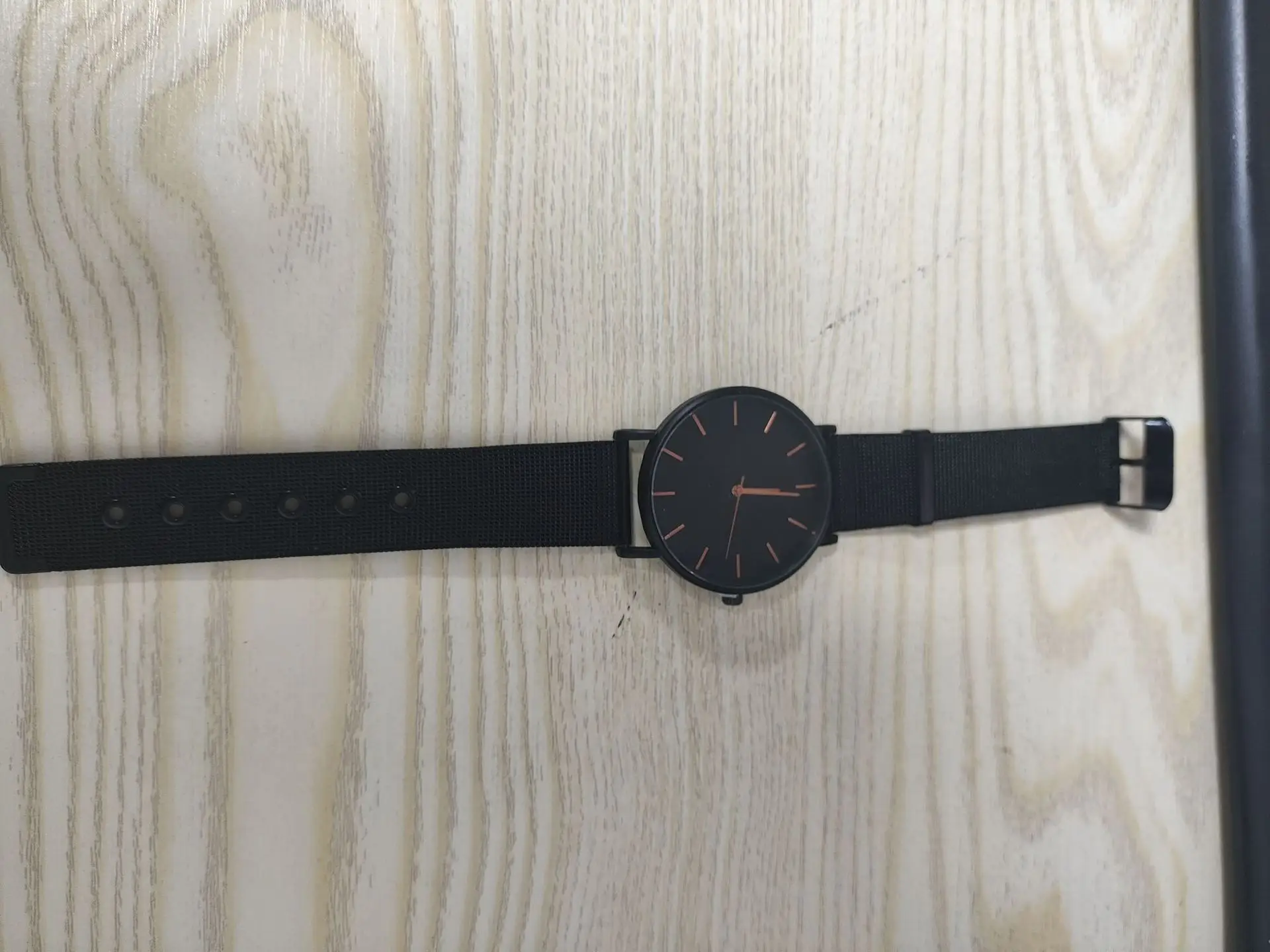 Men's Black Quartz Watch with Gold Dial & Mesh Belt — feature 8