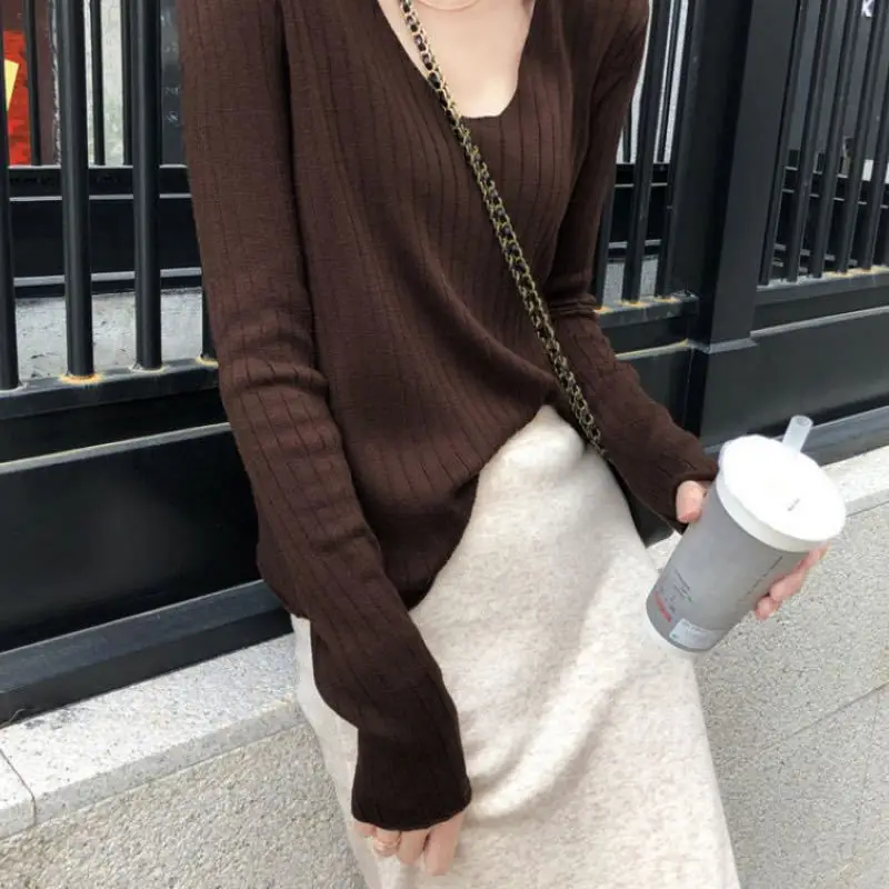 Women Low Neck Knitwear Set Black Yellow Shoulder Bag - Image 12