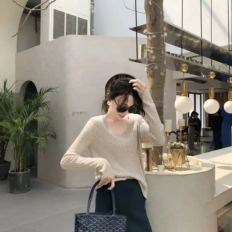 Women Low Neck Knitwear Set Black Yellow Shoulder Bag — feature 8