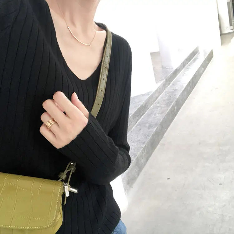 Women Low Neck Knitwear Set Black Yellow Shoulder Bag - Image 2