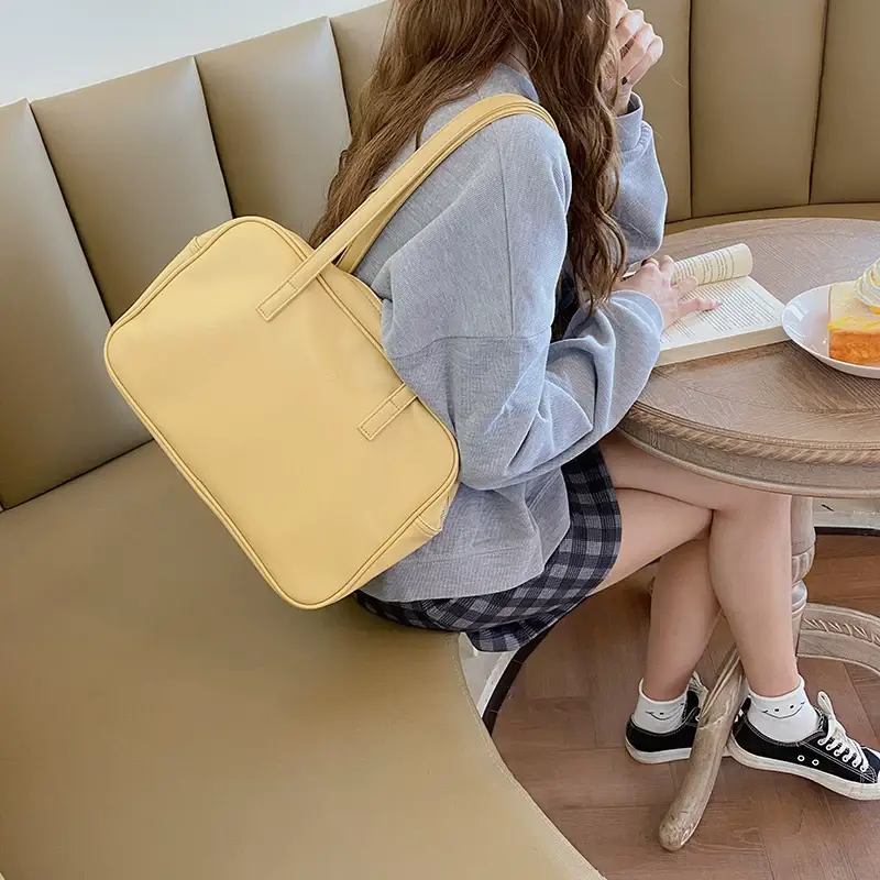 Women's 2025 College Style Shoulder Bag Large Capacity Beige — feature 1