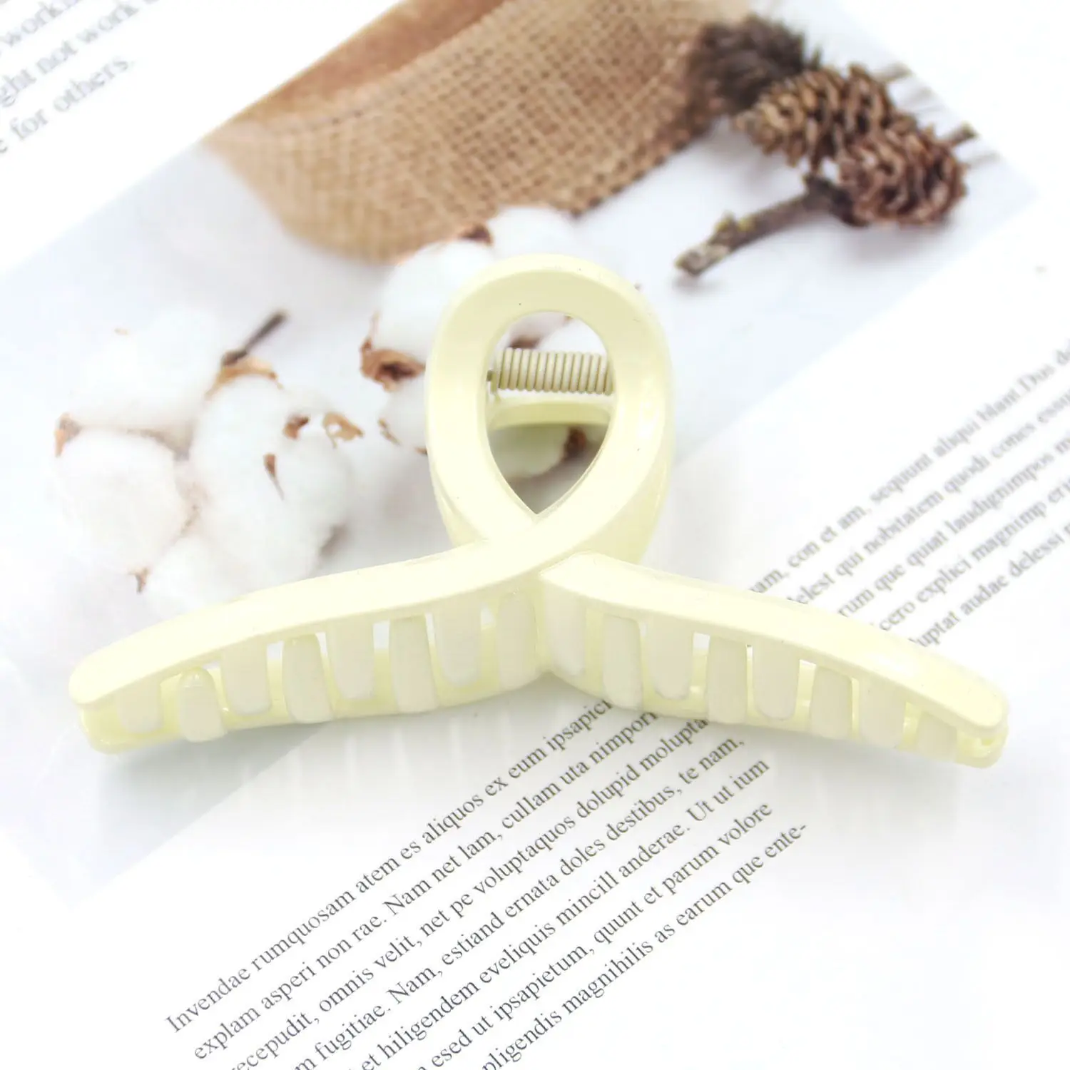 Women's Insulated Hair Clip for Large Bath