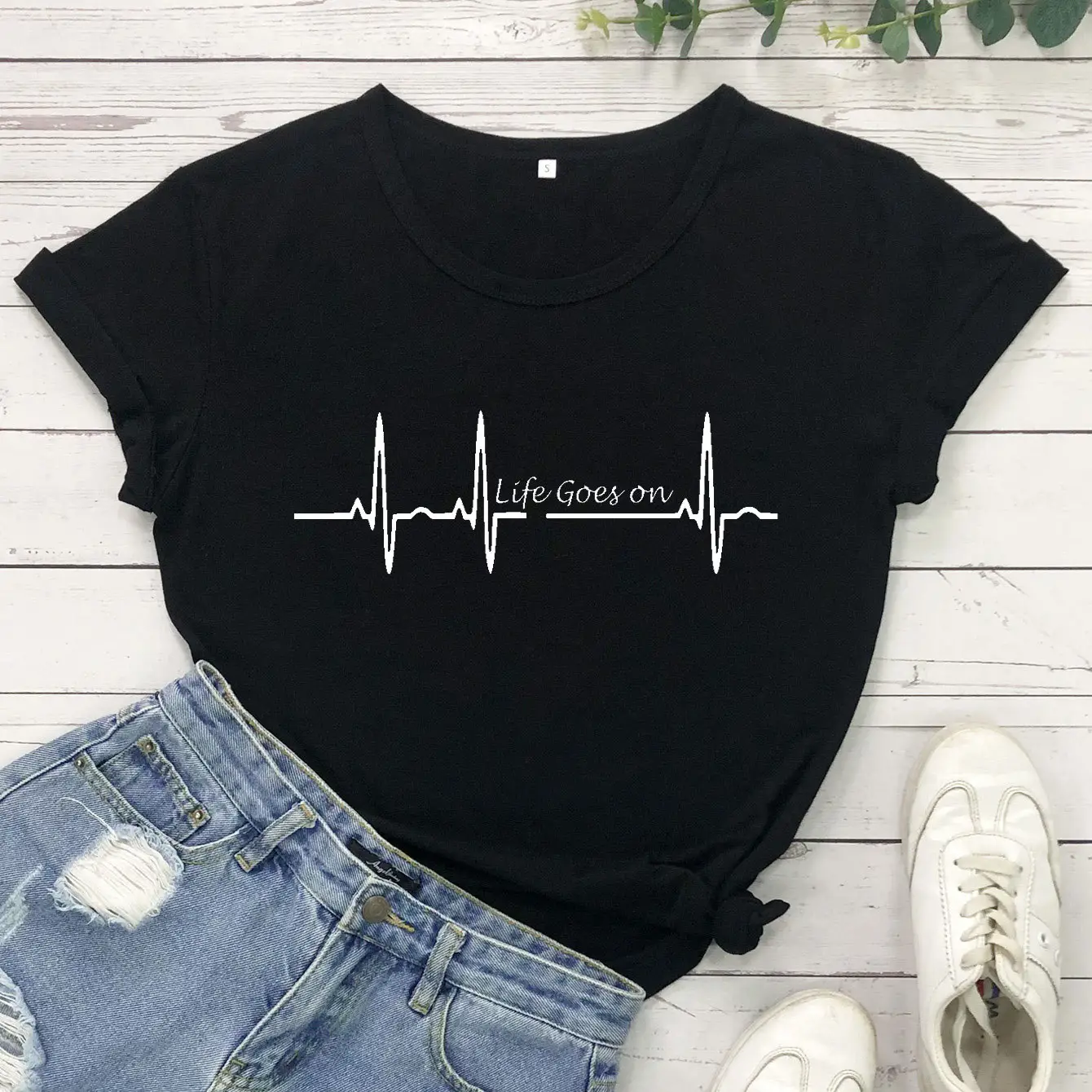 Life Goes On Heartbeat Graphic T-Shirt Green