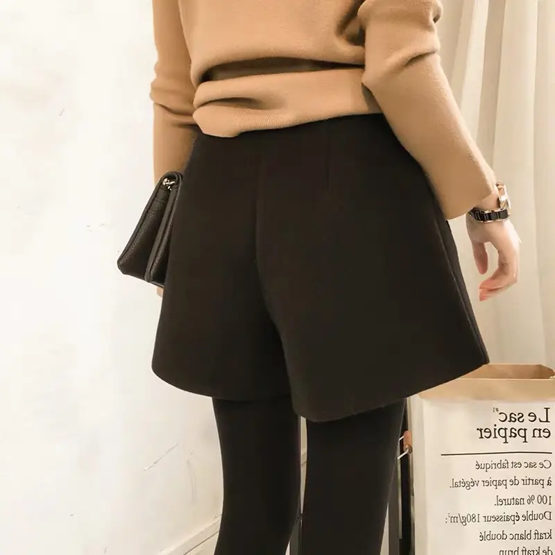 Pregnant Women Beige Wool Shorts Wide Leg Outdoor Wear — feature 8