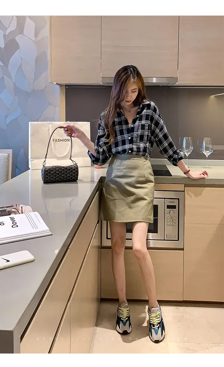 Women Plaid Print Long Sleeve Jacket with Turn-Down Collar — feature 1