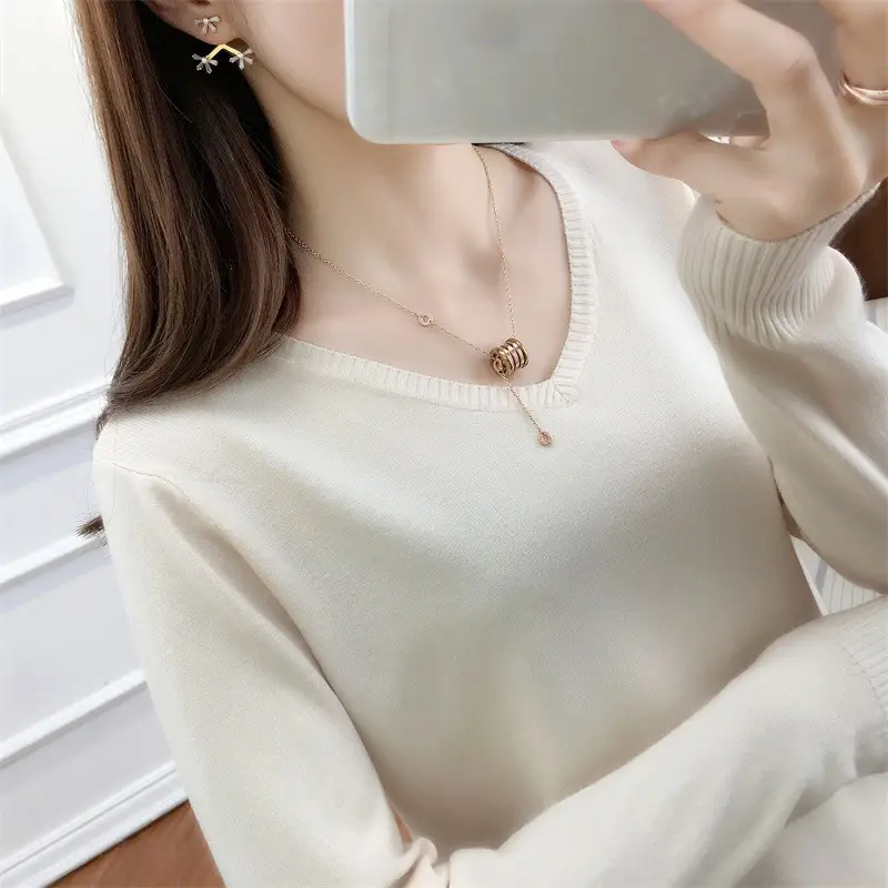 Women Woolen Round Neck Sweater Red Large - Image 2