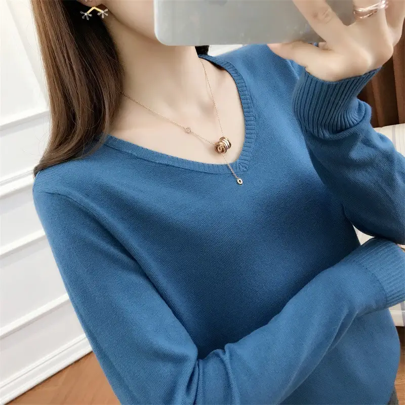 Women Woolen Round Neck Sweater Red Large - Image 3