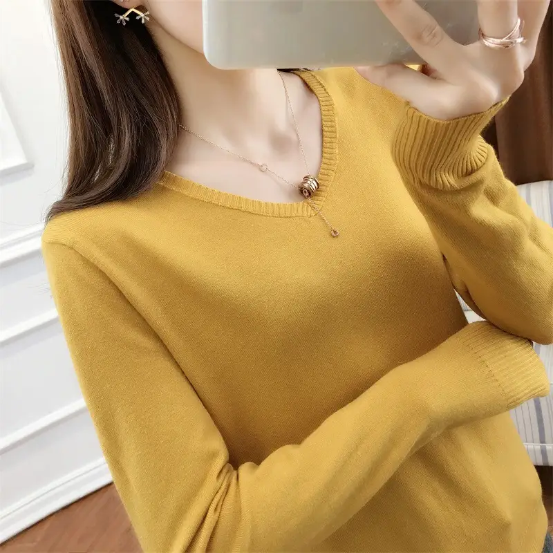 Women Woolen Round Neck Sweater Red Large - Image 4
