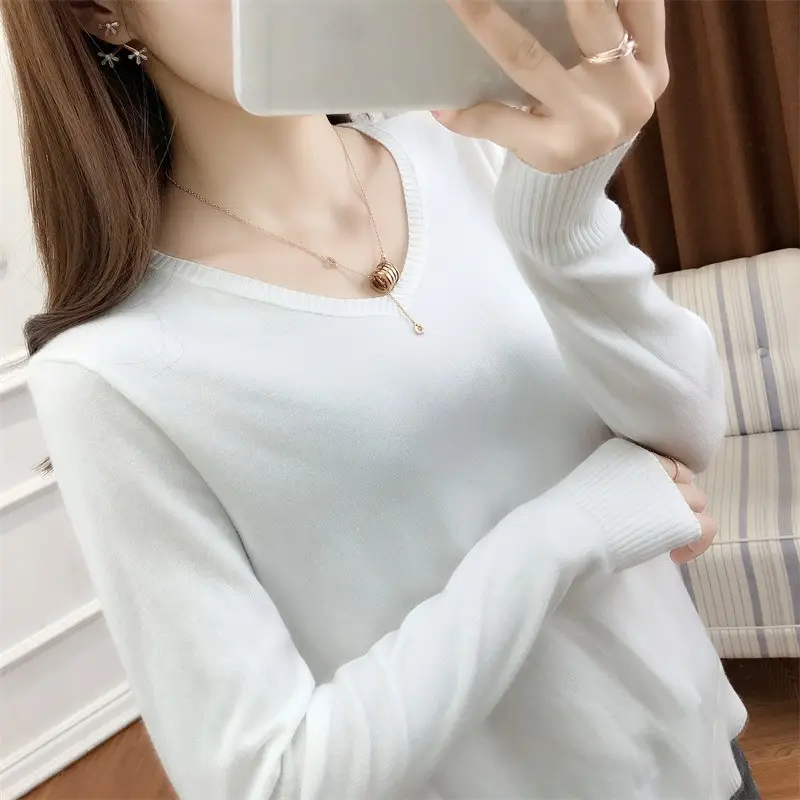 Women Woolen Round Neck Sweater Red Large - Image 5