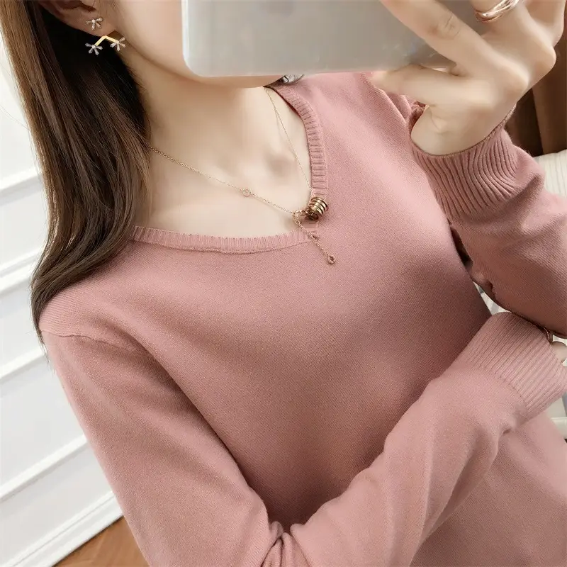 Women Woolen Round Neck Sweater Red Large - Image 6
