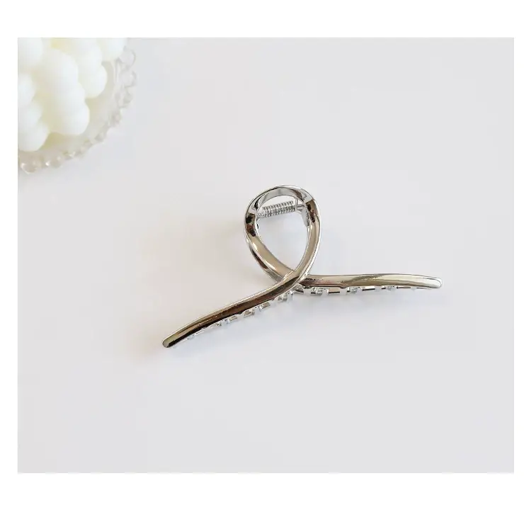 Golden Retro Hair Clip for Women — feature 10