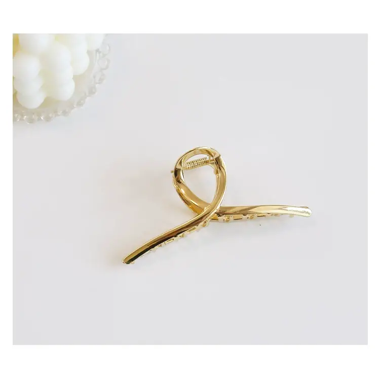 Golden Retro Hair Clip for Women — feature 9