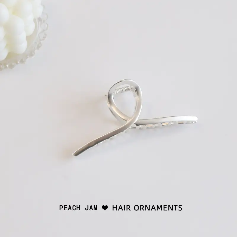 Golden Retro Hair Clip for Women - Image 2