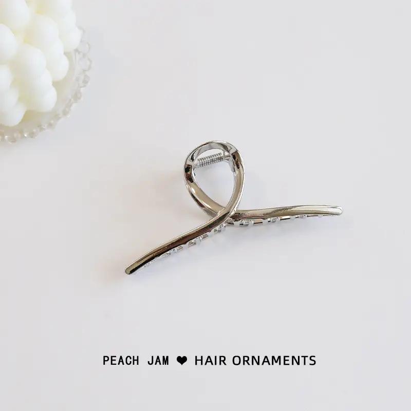 Golden Retro Hair Clip for Women - Image 4