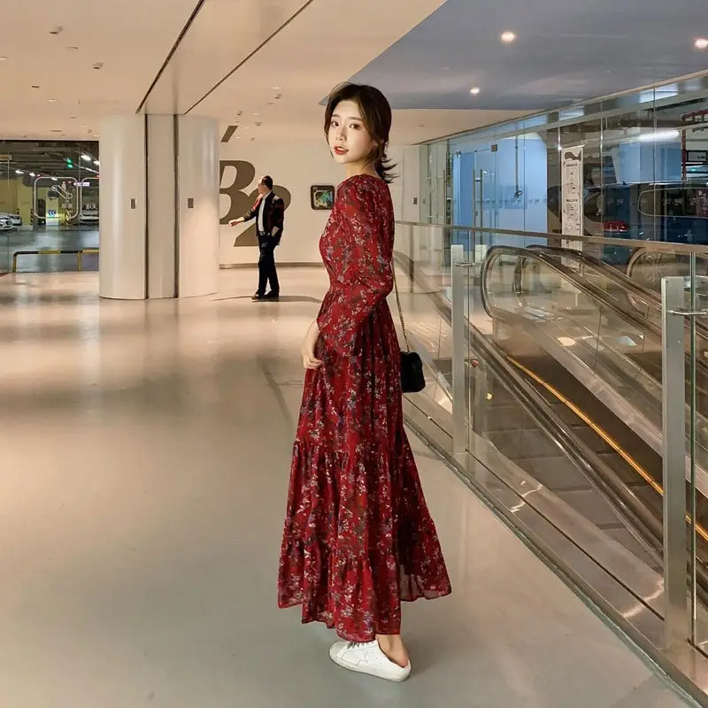 Long Red Floral V-Neck Skirt Suit for Women - Image 4