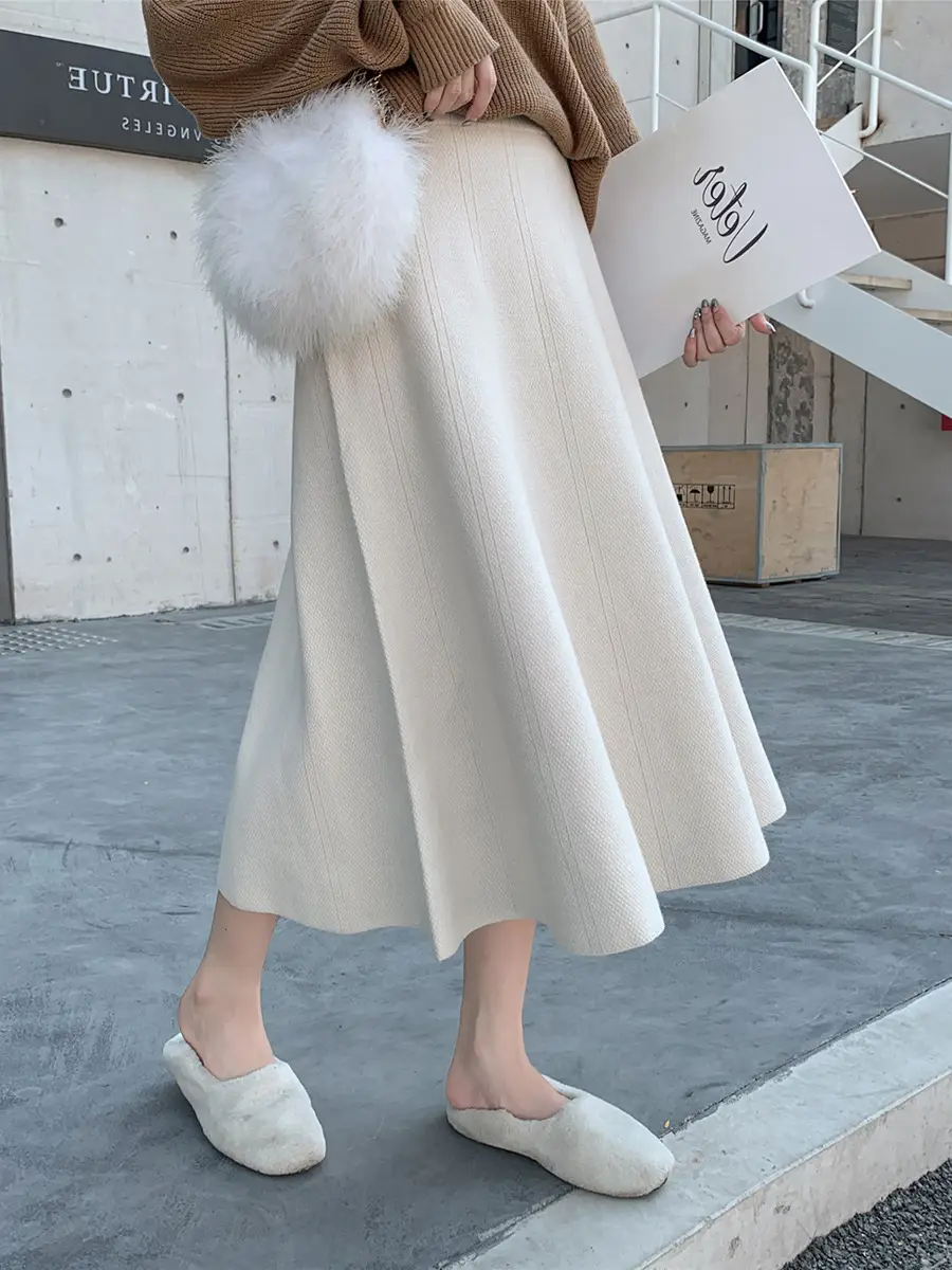 2022 Women's Grey Knitted Pleated Skirt Set - Image 2