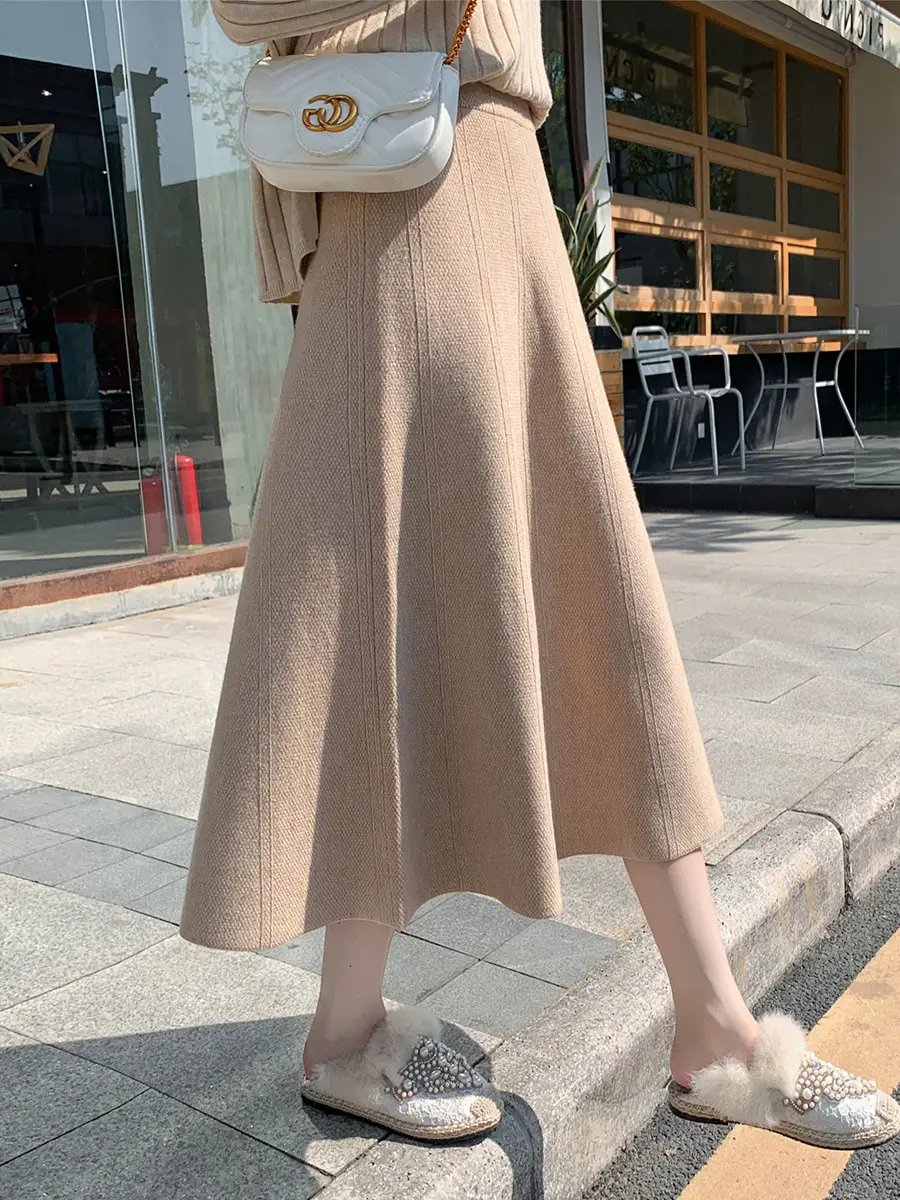 2022 Women's Grey Knitted Pleated Skirt Set - Image 3