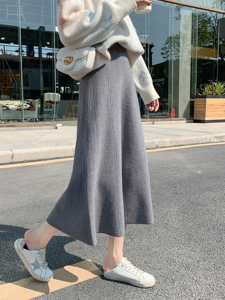 2022 Women's Grey Knitted Pleated Skirt Set - Image 4