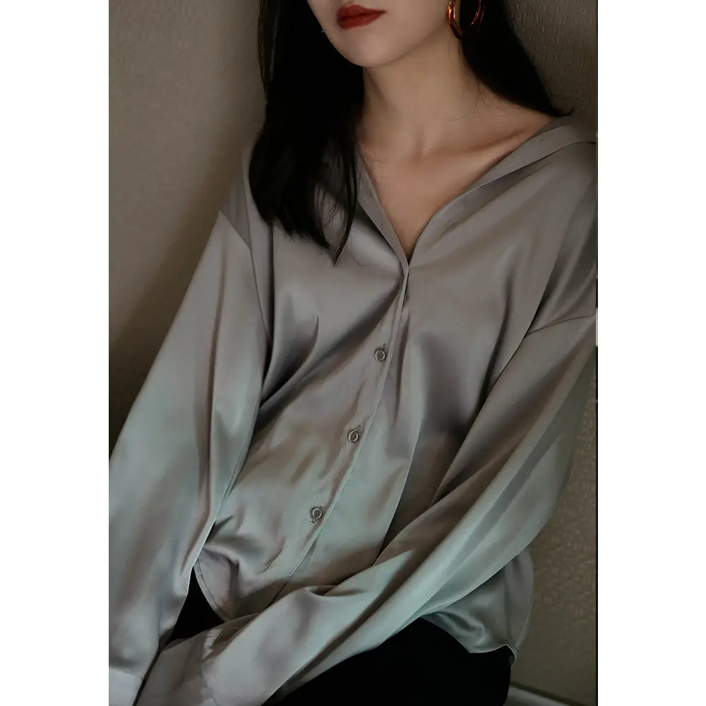 White Mercerized Satin Women's Shirt Small - Image 4