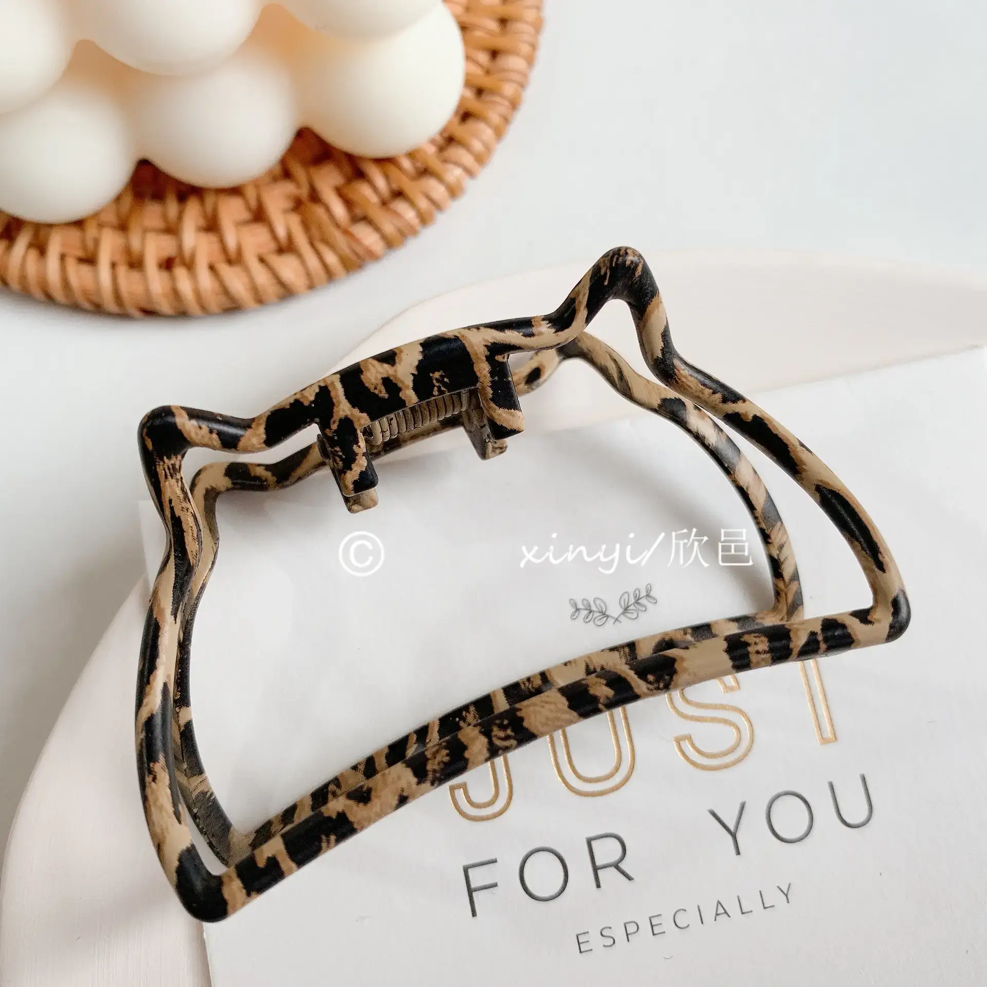 French Retro Leopard Hair Clip Large Size - Image 2