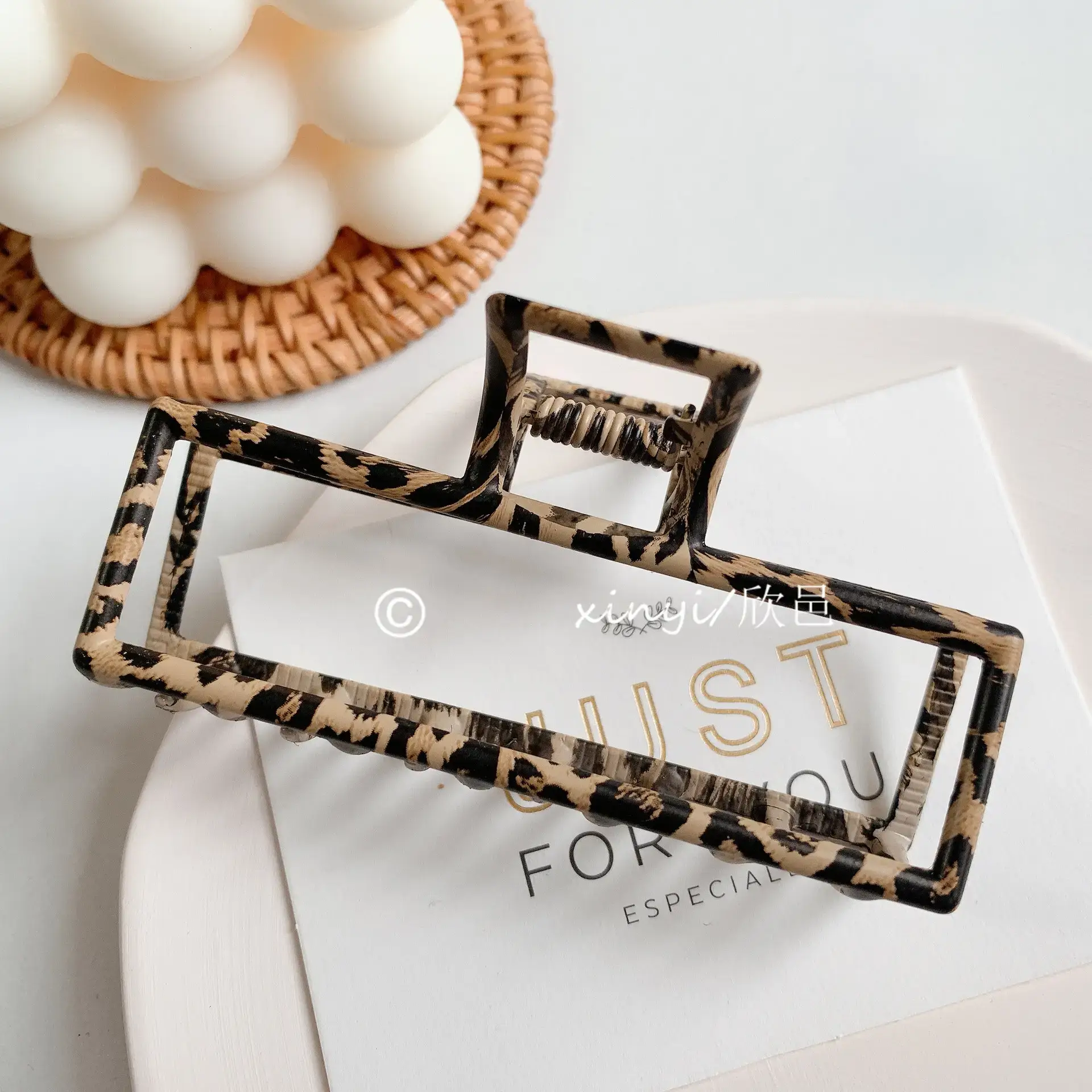 French Retro Leopard Hair Clip Large Size - Image 4