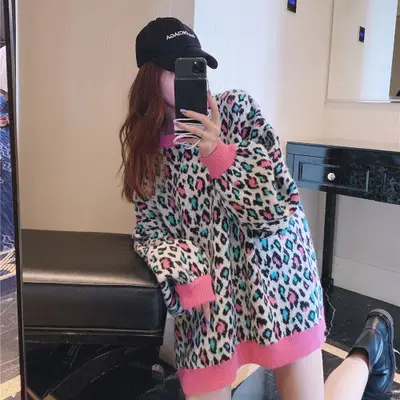Women Leopard Print Round Neck Sweater Medium