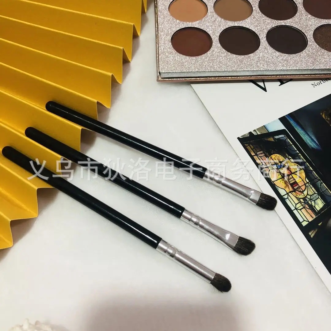5-Piece Pink Makeup Brush Set for Beginners - Image 4