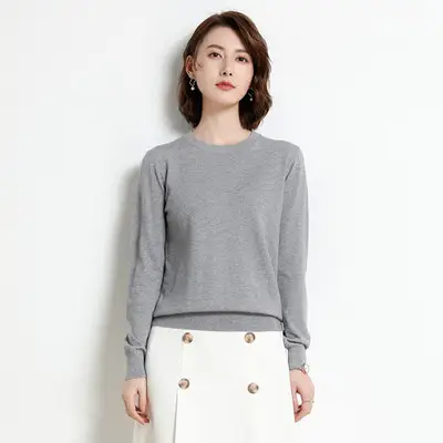 Women's White Round Neck Slim Sweater Large - Image 19