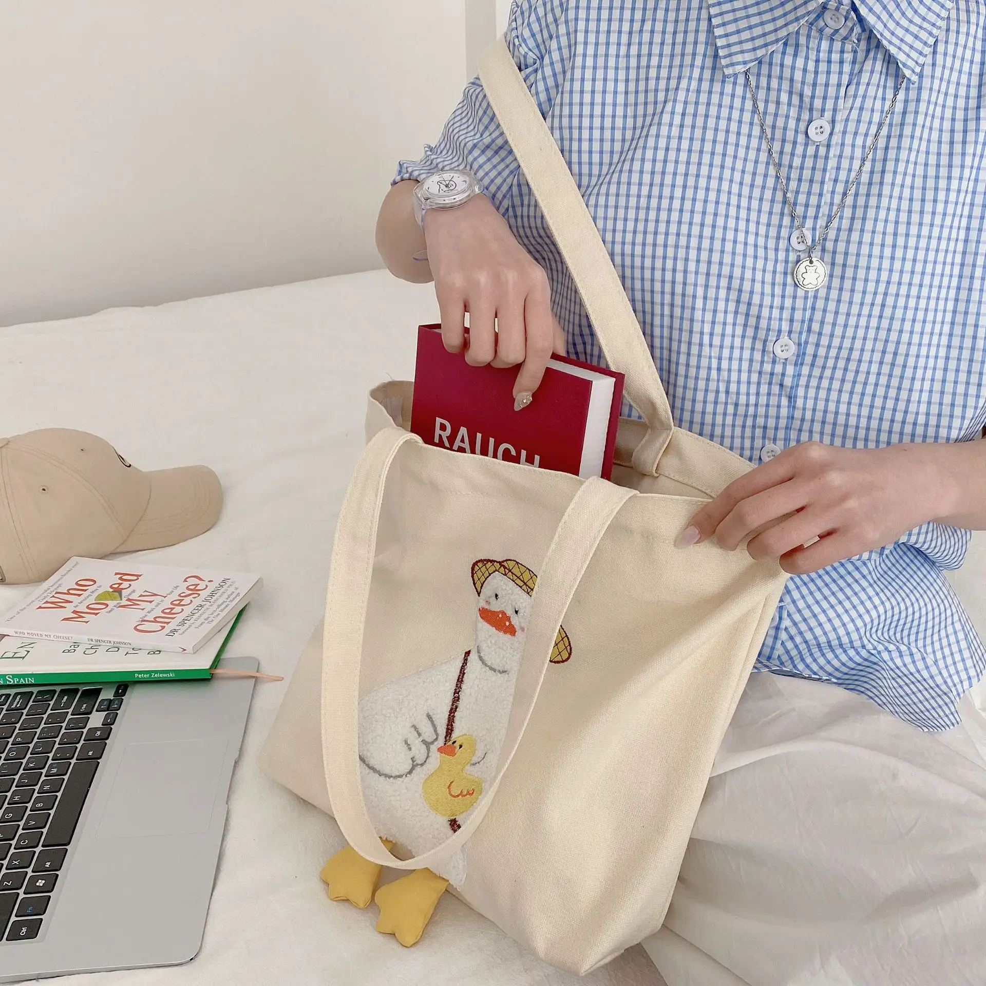 Yeyu Japanese Korean Duck Embroidered Canvas Shoulder Bag - Image 4